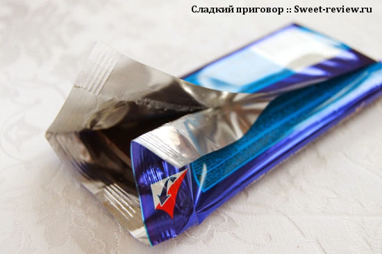 Шоколад "Тройка" с цельным орехом (фабрика имени Крупской, Санкт-Петербург)